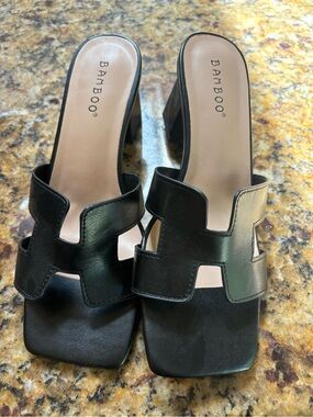 NWOT Bamboo Black Leather Block Heel Slide Sandals